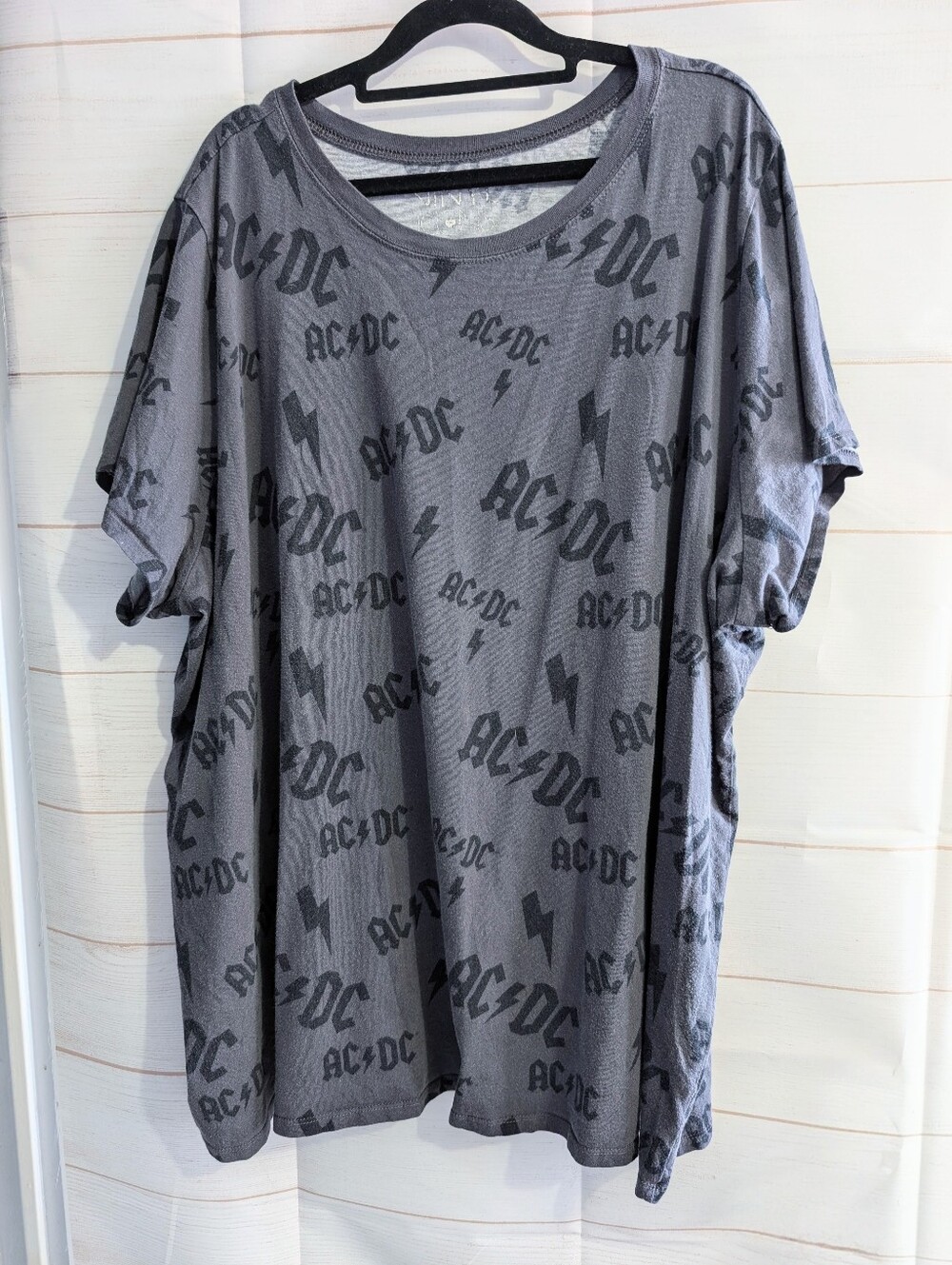 Torrid AC/DC Gray Graphic Tee - Women's Casual Short Sleeve Top 5X